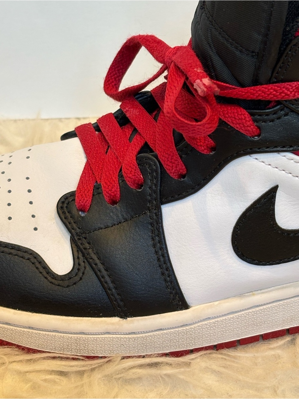 Nike Air Jordan 1 Mid Gym Red Black Toe Size 8 Men's Great Condition - Picture 3 of 16
